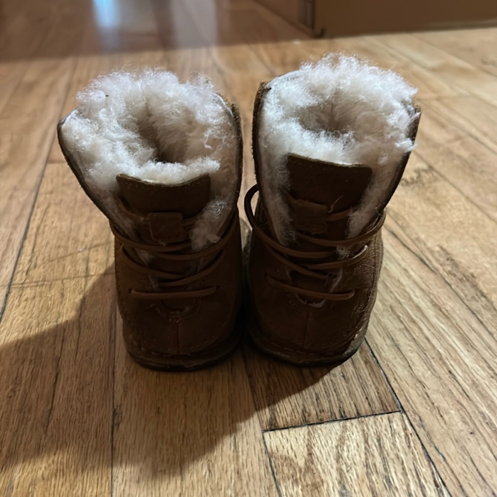 Ugg Toddler size (sm) 04/05 brown boots
